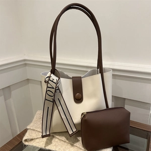 Grand sac cabas femme en cuir PU avec pochette assortie et ruban décoratif Love tendance