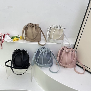 Sac Seau Femme Style Coréen Épissure PU Tissu Cordon Épaule Bandoulière Sac Main Décontracté Mode Tendance