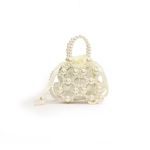 Sac seau en perles fait main avec motif géométrique ajouré et doublure en satin