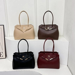 Women Large Capacity Tote Bag PU Leather Minimalist Underarm Handbag With Gold Metal Turn Lock Vintage Commuter Bag