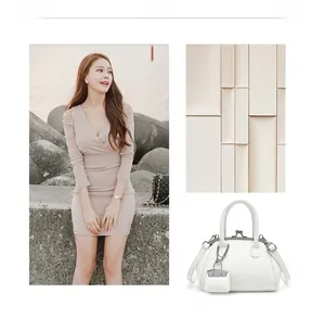 Borsa a mano bianca in pelle con trama litchi, chiusura in metallo e mini pochette