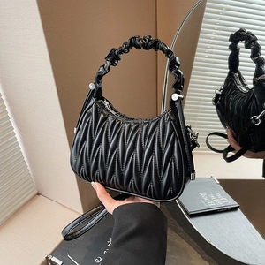Elegante borsa hobo nera a pieghe con manico a nuvola e tracolla rimovibile trendy
