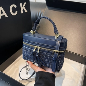 Sac boîte rétro en tweed bleu marine et cuir avec détails dorés et poignée haute