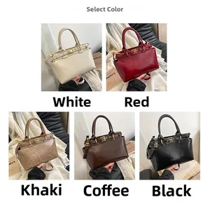 Selezione di borse tote rétro in pelle PU lucida in cinque colori con fibbie metalliche