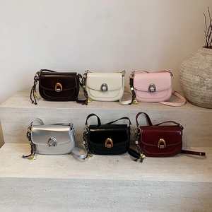 Vintage PU Leather Saddle Bag For Women Elegant Shoulder Crossbody Handbag With Horseshoe Metal Buckle And Tassel Pendant