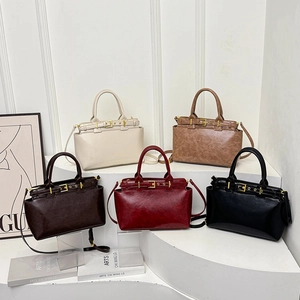 Borsa Tote In Pelle PU Vintage Con Fibbia Dorata Grande Capacità Borsa A Tracolla Da Donna Stile Retrò