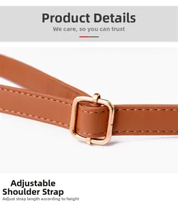 Gros plan sur la bandoulière en cuir marron avec boucle en métal doré réglable du sac