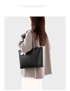 Détail du sac cabas en cuir grainé noir avec anses brunes et clous de fond dorés