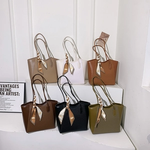 Borsa Tote Grande Capacità Da Donna Pelle PU Trama Intrecciata Goffrata Borsa A Mano Moda Coreana Casual Con Sciarpa