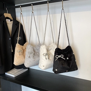 Sac Seau En Peluche Fausse Fourrure Nœud Strass Künstliche Perles Bandoulière Chaîne Métal Mode Hiver Sac À Main Femme