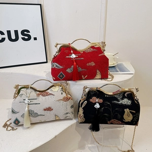 Vintage Chinese Style Embroidery Shell Evening Bag With Metal Chain Handle Brocade Fabric Tassel Handbag For Women Banquet