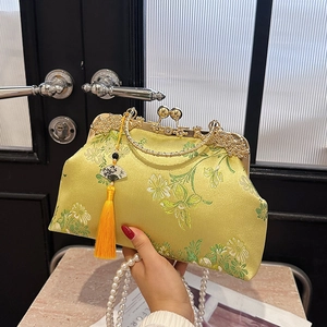 Sac à main vintage jaune brodé avec chaîne en perles et motifs floraux en soie