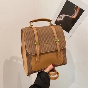 Sac à dos rétro en cuir marron et tissu chevrons avec boucle dorée et poignée