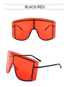 Details einer Oversized-Shield-Sonnenbrille mit schwarzem Rahmen und roten Gläsern