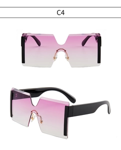 Détail de lunettes de soleil oversize sans monture dégradé violet avec plaquettes dorées et branches