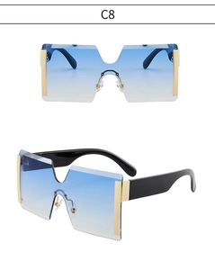 Vue détaillée des grandes lunettes de soleil carrées avec verres dégradés bleus et bord doré