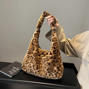 Grand sac cabas d'hiver en fausse fourrure léopard pour femme à porter à l'épaule
