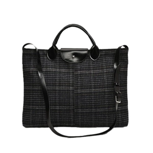 Chic quilted tote bag in grey wool with black leather handles for stylish commuting