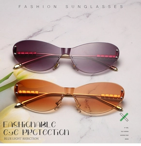 Detailansicht der randlosen Butterfly-Sonnenbrille mit Goldakzenten und Farbverlauf