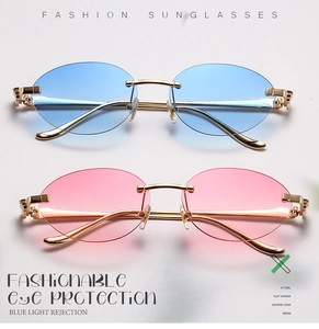 Détails de lunettes de soleil sans monture bleues et roses avec monture en métal doré et protection