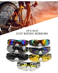 Sept paires de lunettes de sport pour cyclisme avec verres colorés en disposition soignée