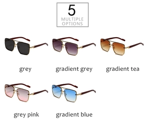 Plusieurs options de couleurs de lunettes de soleil carrées avec branches en bois