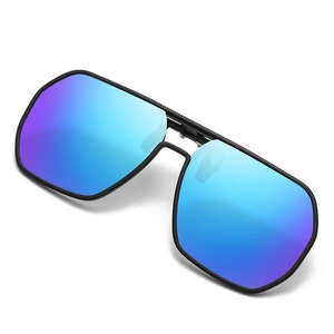 Clip solaire polarisé classique avec verres dégradés bleu-violet et monture noire mate