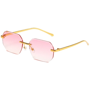 Zeshoekige randloze zonnebril met roze gradiënt glazen en gouden metalen frame op wit