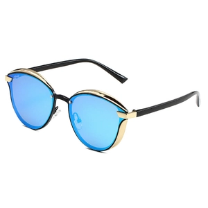 Chic cat-eye polarized sunglasses with blue mirrored lenses and black gold frame