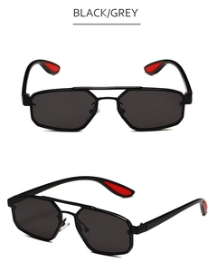 Détail de lunettes aviateur avec monture en métal et embouts de branches rouges