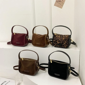 Women Crossbody Shoulder Bag Matte Suede PU Leather Leopard Print Pattern Golden Zipper Retro Fashion Handbag Adjustable Strap