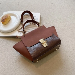 Vintage brown shoulder bag with crocodile texture and metal chain in French style