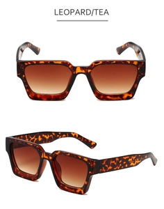 Vues détaillées de lunettes de soleil carrées léopard avec verres dégradés thé