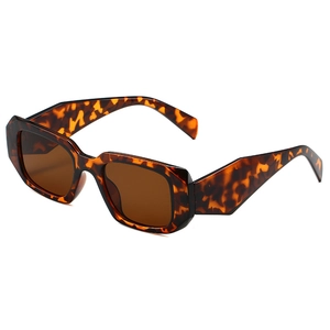 Retro square chunky sunglasses in tortoiseshell pattern with brown lenses for women