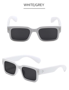 Détails de lunettes de soleil carrées blanches avec rivets fléchés et verres gris foncé