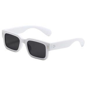 Lunettes de soleil carrées blanches élégantes avec verres gris foncé et rivets en métal