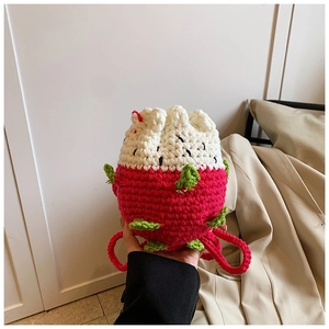 Borsa a tracolla fatta a mano all'uncinetto a forma di pitaya con coulisse e squame
