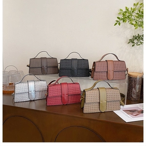 Women Woven PU Leather Handbag Vintage Niche Design Shoulder Crossbody Bag With Top Handle And Flap Lock