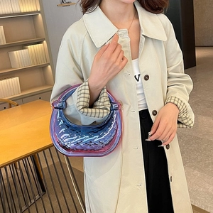 Borsa a mano vintage trapuntata con sfumatura blu-viola e tracolla a catena