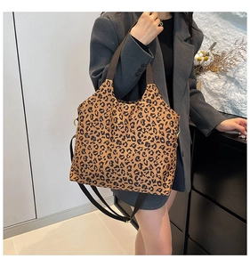 Detail of leopard print tote bag with thick canvas texture and adjustable strap
