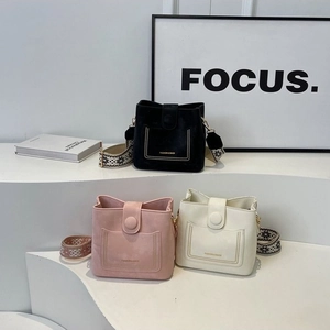 Women's Trendy PU Leather Bucket Crossbody Bag Wide Ethnic Jacquard Strap Vintage Shoulder Bag Stylish Stitching Handbag