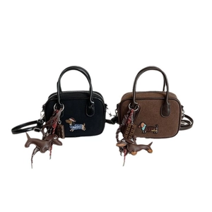 Sacs à main d'hiver chic en noir et marron avec broderie teckel et breloques