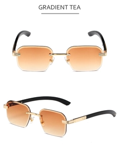 Vue détaillée de lunettes de soleil carrées sans monture avec verres dégradés et branches dorées