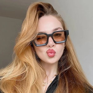 Lunettes de soleil PC à monture épaisse carrée et verres teintés ambrés tendance