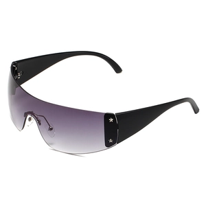 Occhiali da sole a mascherina oversize Y2K con lenti sfumate viola e borchie a stella