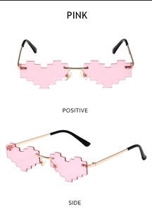 Vues de face et de profil de lunettes de soleil pixel cœur rose avec monture dorée