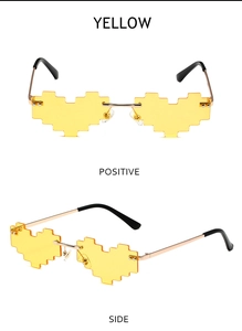 Vues détaillées de face et de côté de lunettes pixel cœur sans monture en jaune
