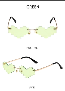 Détails de lunettes de soleil cœur pixel vert avec branches dorées sous plusieurs angles