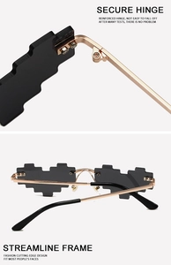 Détails des charnières métalliques et monture cœur pixel de ces lunettes de soleil