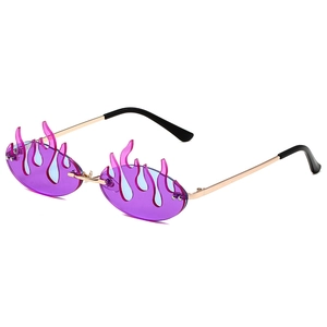 Gafas de sol hip hop en forma de llama con lentes moradas y montura de metal dorado top
